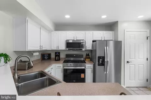 Kitchen - 14365 Newbern Loop, Gainesville, VA 20155 photo 3 of 3