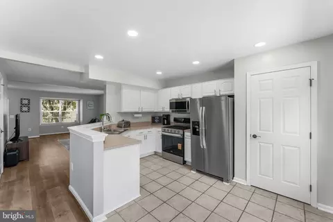 Entry Way - 14365 Newbern Loop, Gainesville, VA 20155 photo 3 of 11