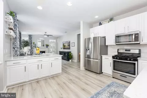 Entry Way - 6943 Cumberstone Pl, Gainesville, VA 20155 photo 6 of 11