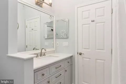 Bath - 6943 Cumberstone Pl, Gainesville, VA 20155 photo 3 of 3
