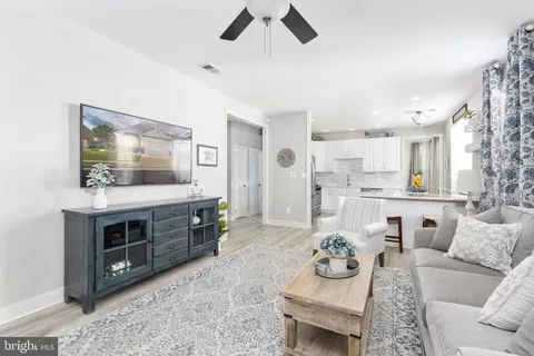 Entry Way - 6943 Cumberstone Pl, Gainesville, VA 20155 photo 8 of 11