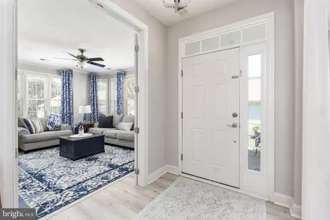 Entry Way - 6943 Cumberstone Pl, Gainesville, VA 20155 photo 3 of 11