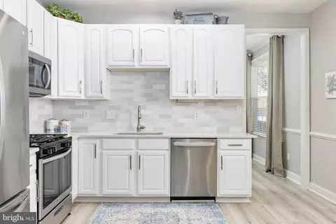 Kitchen - 6943 Cumberstone Pl, Gainesville, VA 20155 photo 2 of 2