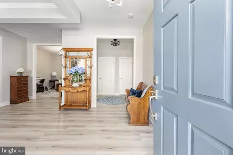 Entry Way - 6943 Cumberstone Pl, Gainesville, VA 20155 photo 2 of 11