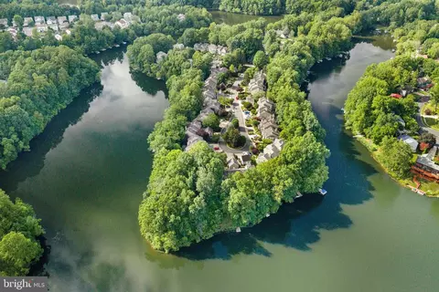 4752 Timber Ridge Dr, Montclair, VA 22025