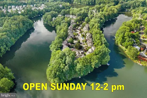 4752 Timber Ridge Dr, Montclair, VA 22025