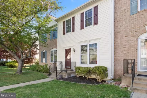 15721 Lansdale Pl, Dumfries, VA 22025