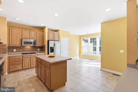Kitchen - 6830 Witton Cir, Gainesville, VA 20155 photo 2 of 4