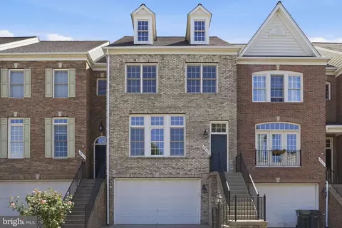 6830 Witton Cir, Gainesville, VA 20155