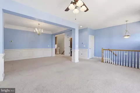 Living - 6830 Witton Cir, Gainesville, VA 20155 photo 2 of 5