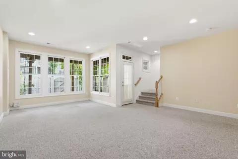 Living - 6830 Witton Cir, Gainesville, VA 20155 photo 5 of 5