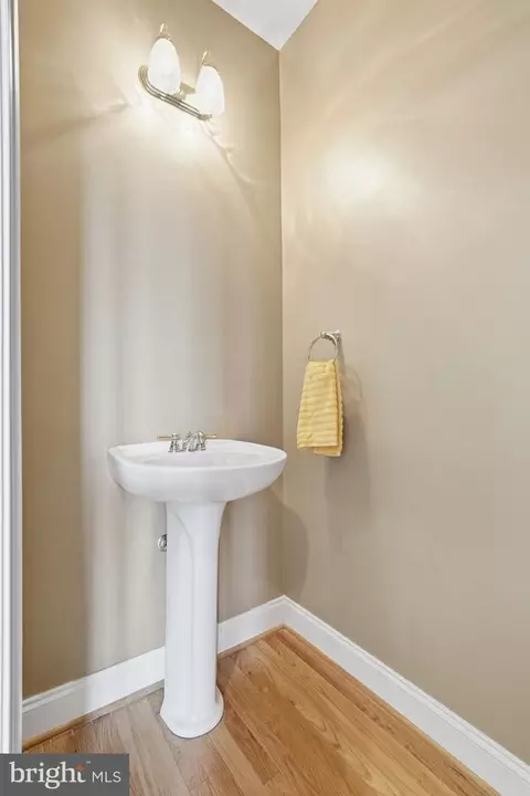 Bath - 6830 Witton Cir, Gainesville, VA 20155 photo 1 of 5