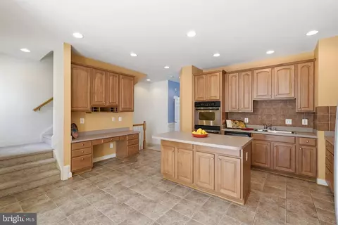 Kitchen - 6830 Witton Cir, Gainesville, VA 20155 photo 4 of 4