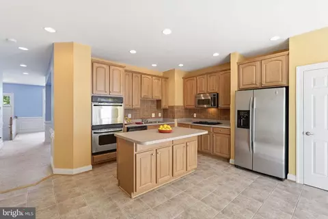 Kitchen - 6830 Witton Cir, Gainesville, VA 20155 photo 3 of 4