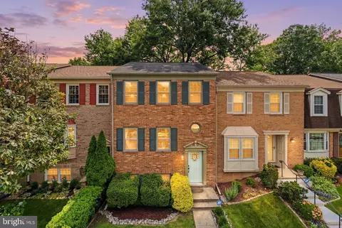 12236 Cinnamon St, Woodbridge, VA 22192