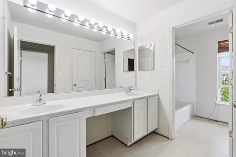 Bath - 9227 Ribbon Falls Loop, Bristow, VA 20136 photo 4 of 5