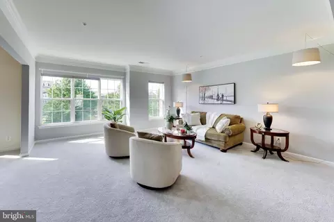 15330 Kensington Park Dr, Woodbridge, VA 22191