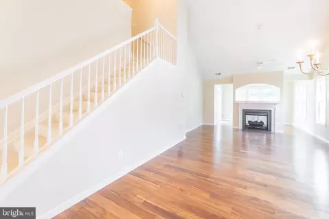 Living - 6845 Saddle Run Way, Gainesville, VA 20155 photo 4 of 5