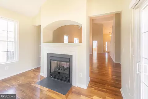 Living - 6845 Saddle Run Way, Gainesville, VA 20155 photo 2 of 5