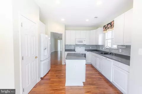 Kitchen - 6845 Saddle Run Way, Gainesville, VA 20155 photo 3 of 4