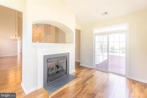 Living - 6845 Saddle Run Way, Gainesville, VA 20155 photo 3 of 5