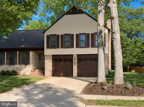 15826 Vista Dr, Montclair, VA 22025