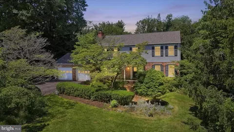 4556 Lawnvale Dr, Gainesville, VA 20155