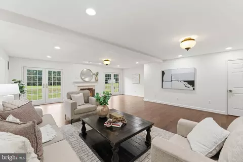 Living - 4740 Angus Dr, Gainesville, VA 20155 photo 9 of 11