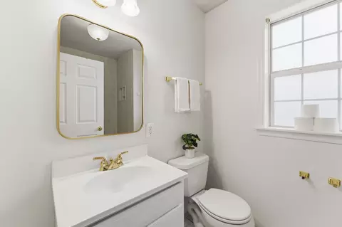 Bath - 4740 Angus Dr, Gainesville, VA 20155 photo 5 of 6