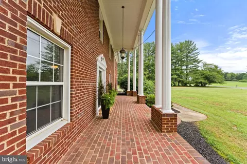 Exterior - 4740 Angus Dr, Gainesville, VA 20155 photo 3 of 4