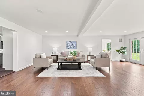 Living - 4740 Angus Dr, Gainesville, VA 20155 photo 2 of 9