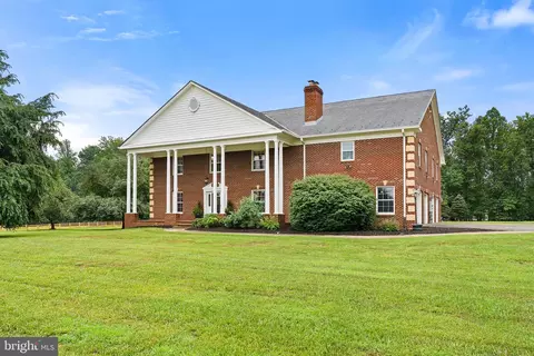Exterior - 4740 Angus Dr, Gainesville, VA 20155 photo 5 of 5