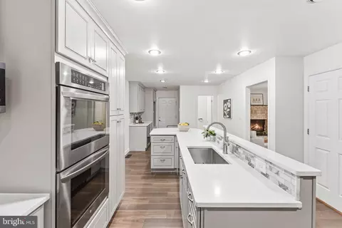 Kitchen - 4740 Angus Dr, Gainesville, VA 20155 photo 2 of 5