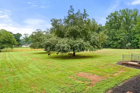 Exterior - 4740 Angus Dr, Gainesville, VA 20155 photo 4 of 4