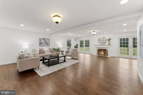 Living - 4740 Angus Dr, Gainesville, VA 20155 photo 8 of 11