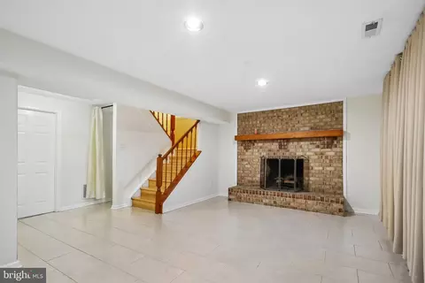 Living - 14736 Winding Loop, Woodbridge, VA 22191 photo 4 of 5