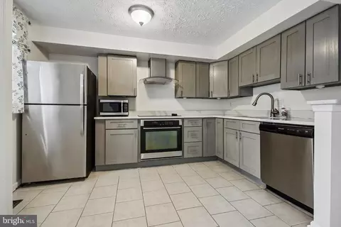 Kitchen - 14736 Winding Loop, Woodbridge, VA 22191 photo 3 of 3