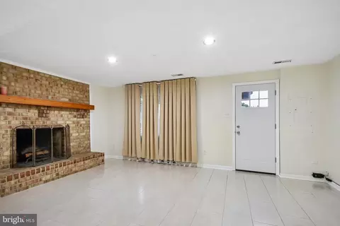 Living - 14736 Winding Loop, Woodbridge, VA 22191 photo 3 of 5