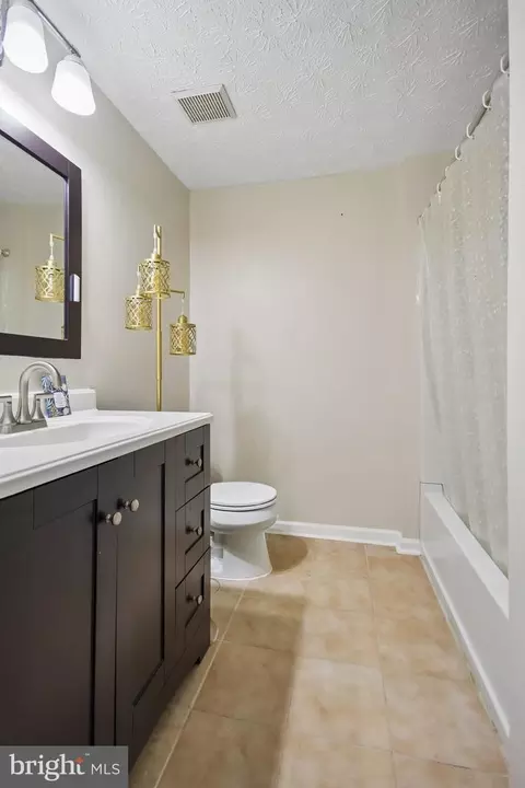 Bath - 14736 Winding Loop, Woodbridge, VA 22191 photo 3 of 5