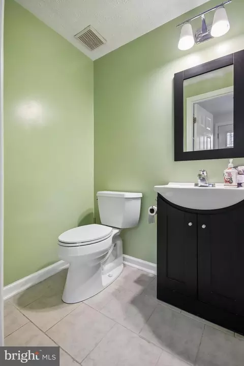 Bath - 14736 Winding Loop, Woodbridge, VA 22191 photo 1 of 5