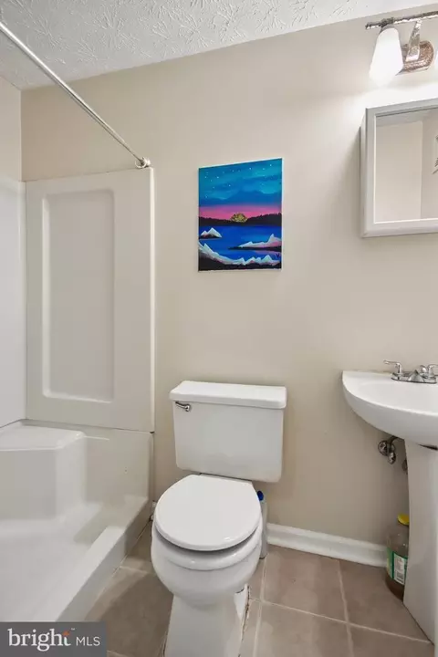 Bath - 14736 Winding Loop, Woodbridge, VA 22191 photo 2 of 5