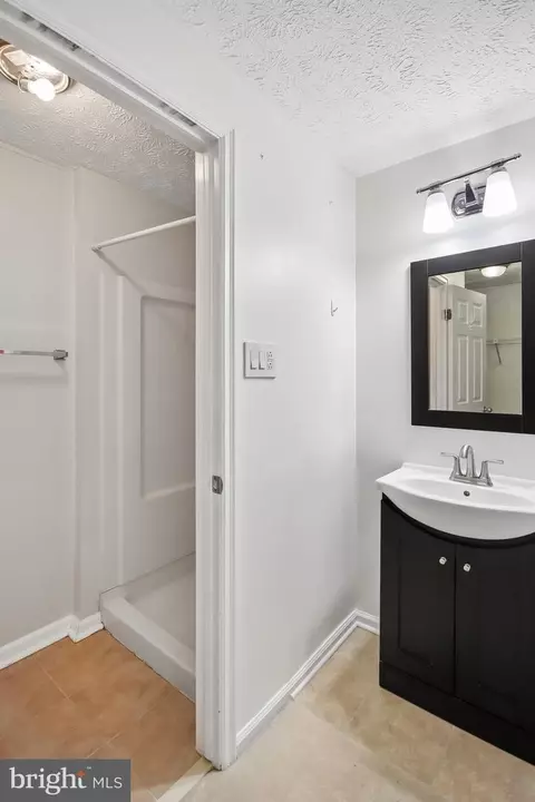 Bath - 14736 Winding Loop, Woodbridge, VA 22191 photo 5 of 5