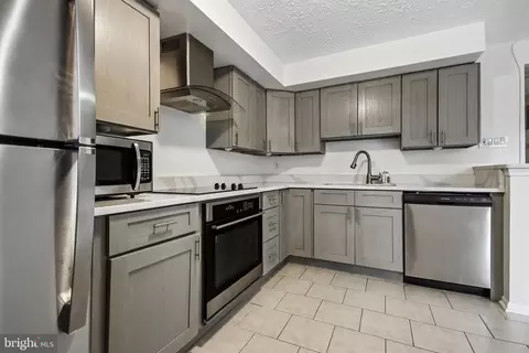 Kitchen - 14736 Winding Loop, Woodbridge, VA 22191 photo 2 of 3