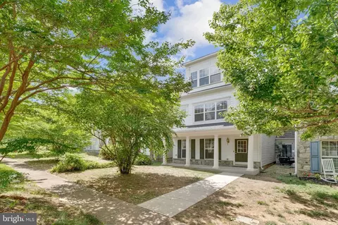 16461 Kenneweg Ct, Woodbridge, VA 22191
