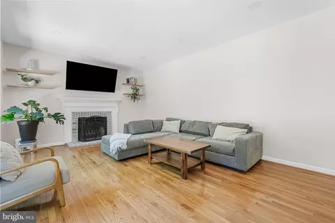 Living - 6153 River Forest Dr, Manassas, VA 20112 photo 4 of 5