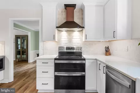 Kitchen - 6153 River Forest Dr, Manassas, VA 20112 photo 6 of 6