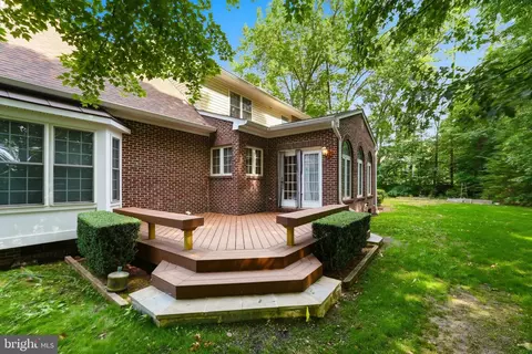 Exterior - 13301 Dumfries Rd, Manassas, VA 20112 photo 4 of 8