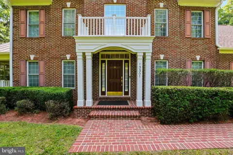 Exterior - 13301 Dumfries Rd, Manassas, VA 20112 photo 2 of 8