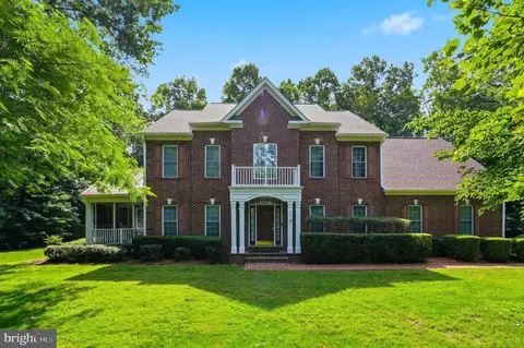 Exterior - 13301 Dumfries Rd, Manassas, VA 20112 photo 1 of 8