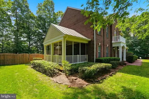 Exterior - 13301 Dumfries Rd, Manassas, VA 20112 photo 3 of 8